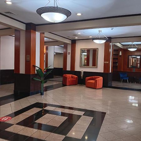 Clarion Hotel & Suites Mount Laurel Exteriör bild