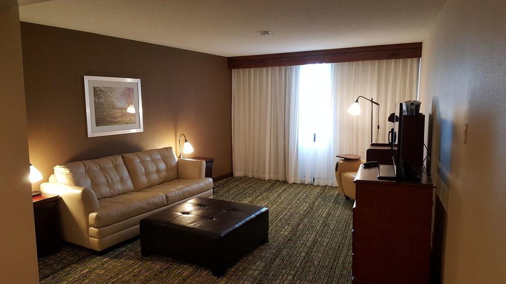 Clarion Hotel & Suites Mount Laurel Exteriör bild