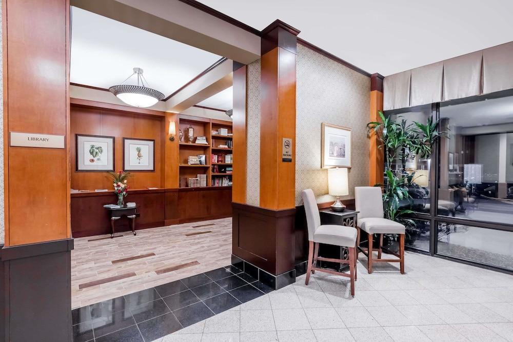 Clarion Hotel & Suites Mount Laurel Exteriör bild