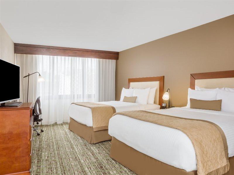 Clarion Hotel & Suites Mount Laurel Exteriör bild