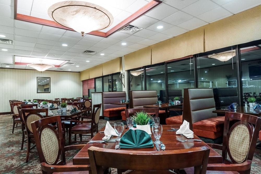 Clarion Hotel & Suites Mount Laurel Exteriör bild