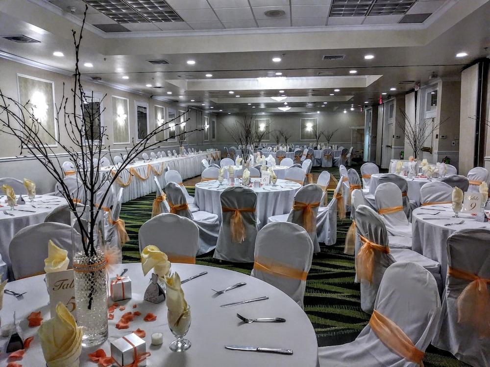 Clarion Hotel & Suites Mount Laurel Exteriör bild