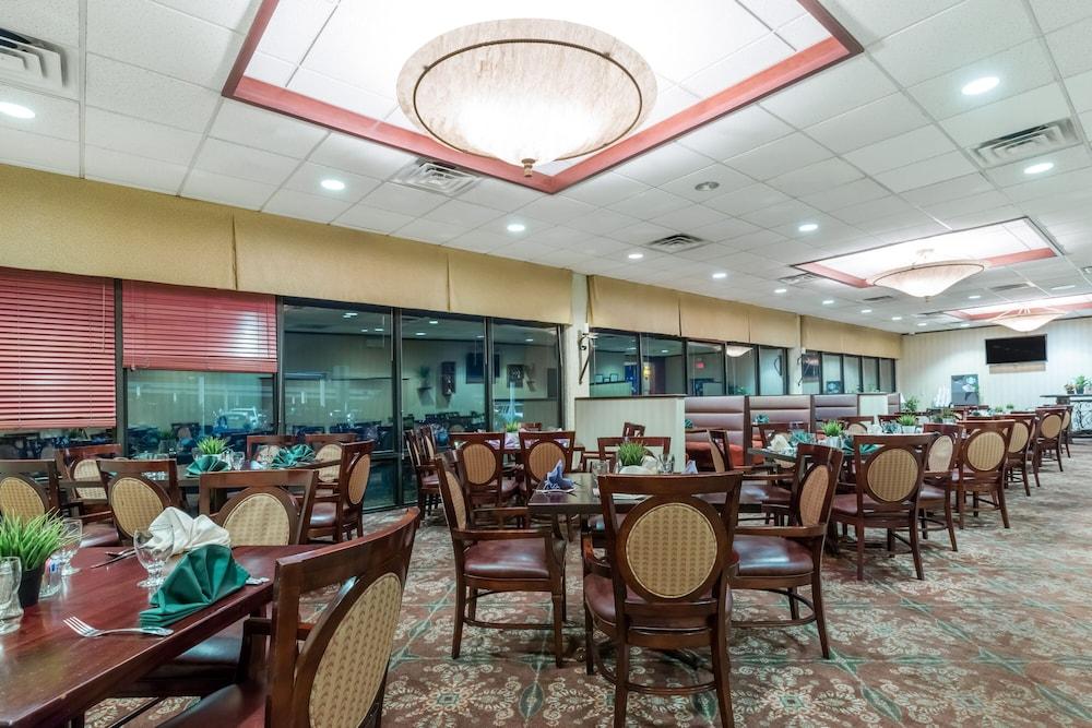 Clarion Hotel & Suites Mount Laurel Exteriör bild