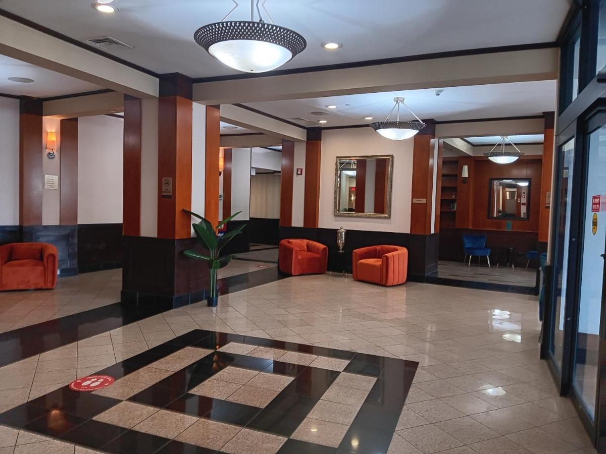 Clarion Hotel & Suites Mount Laurel Exteriör bild