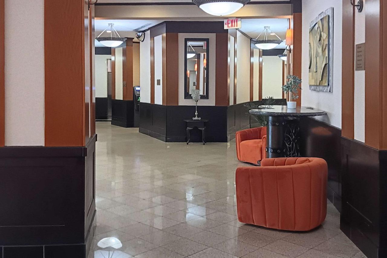 Clarion Hotel & Suites Mount Laurel Exteriör bild
