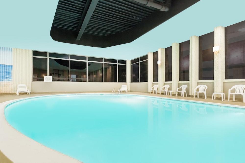 Clarion Hotel & Suites Mount Laurel Exteriör bild