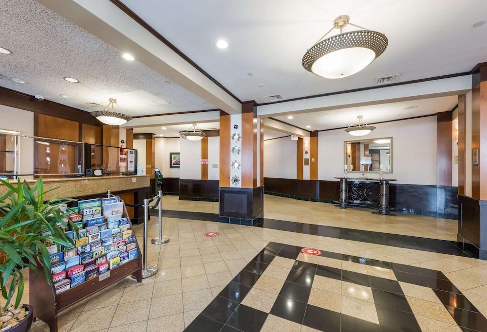 Clarion Hotel & Suites Mount Laurel Exteriör bild