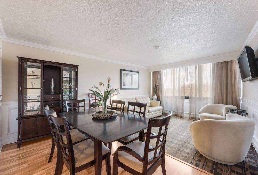 Clarion Hotel & Suites Mount Laurel Exteriör bild