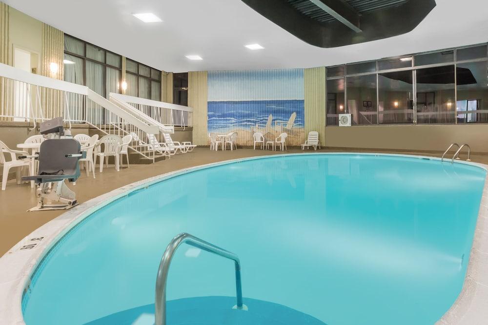 Clarion Hotel & Suites Mount Laurel Exteriör bild