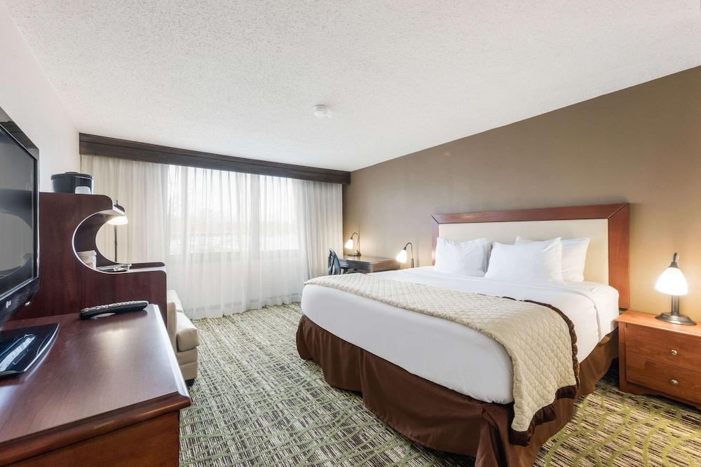 Clarion Hotel & Suites Mount Laurel Exteriör bild