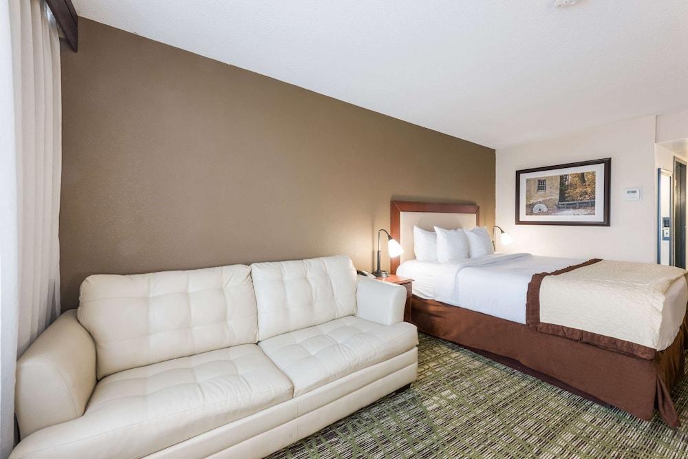 Clarion Hotel & Suites Mount Laurel Exteriör bild