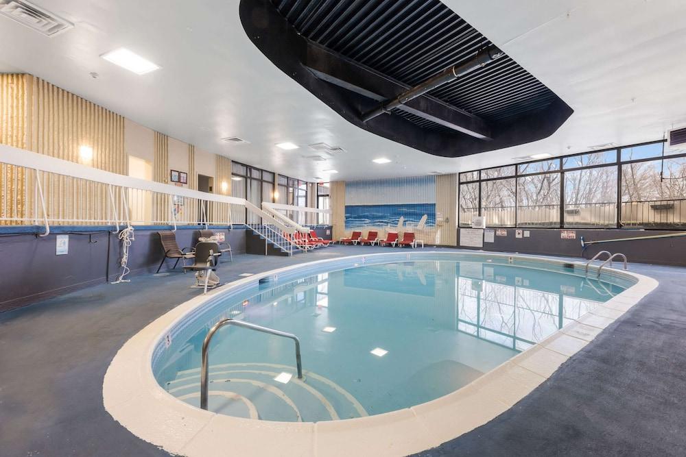 Clarion Hotel & Suites Mount Laurel Exteriör bild