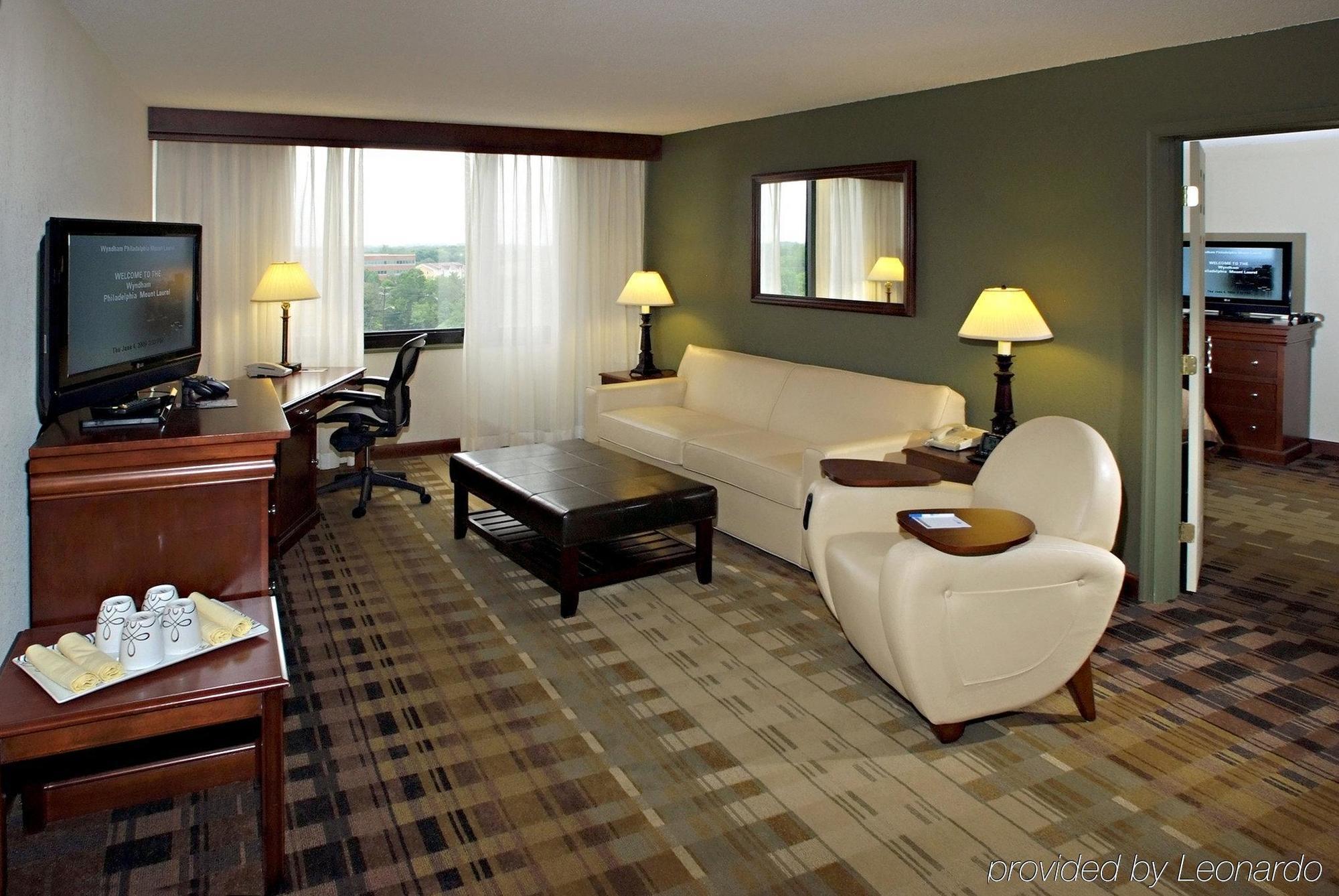 Clarion Hotel & Suites Mount Laurel Rum bild