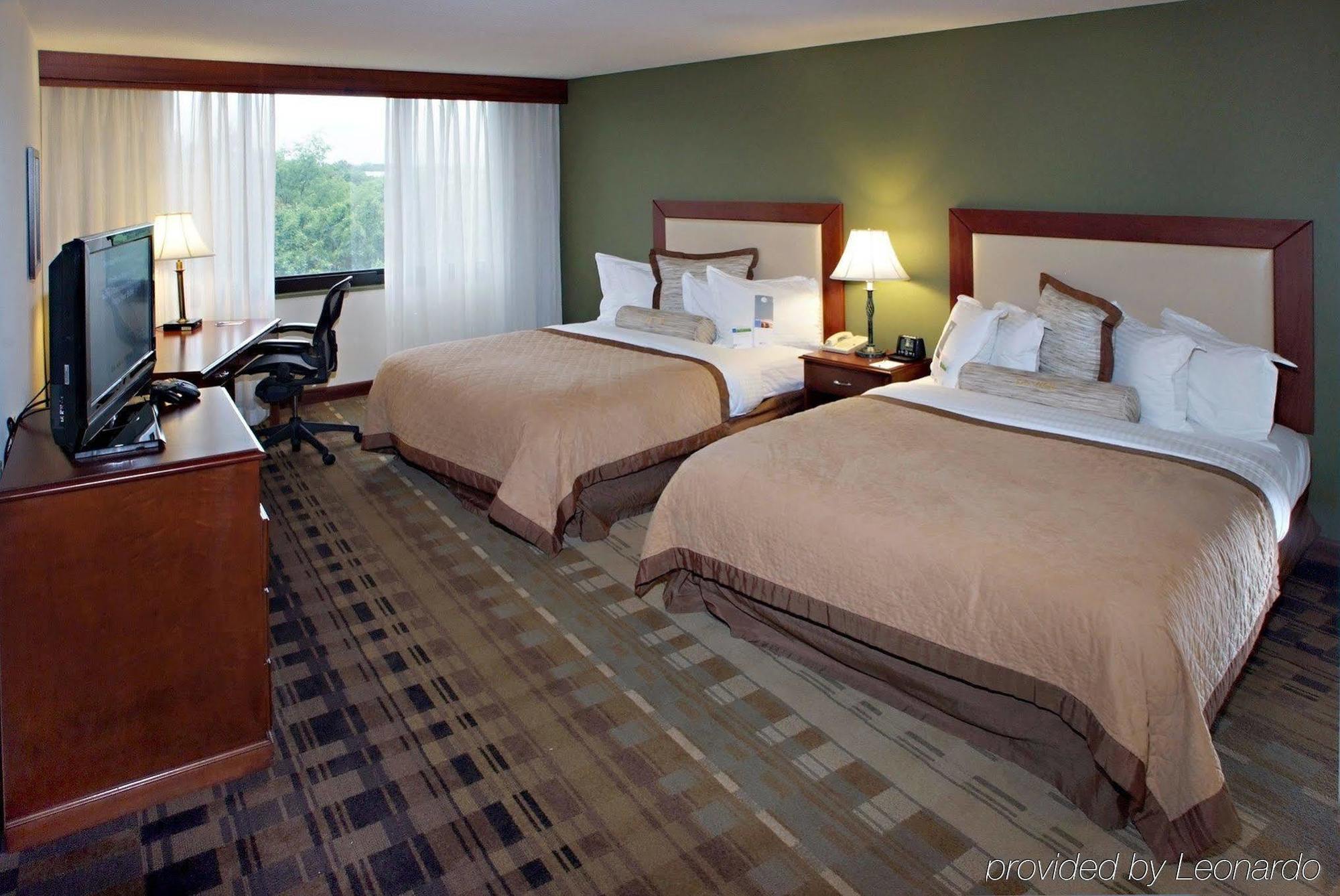 Clarion Hotel & Suites Mount Laurel Exteriör bild